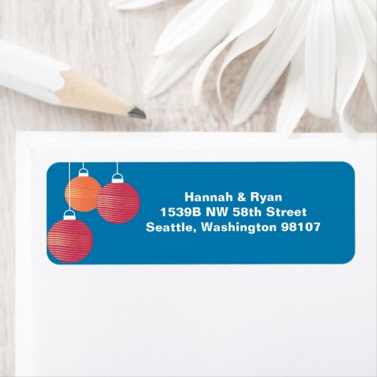 Rote und orangefarbene Papierleuchten an den Licht (Insitu)