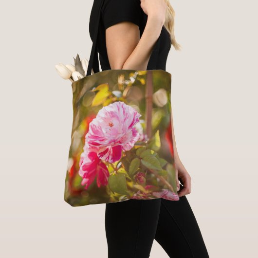 Rote und rosa Blume Tasche (Von Nahem)