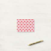 Rote und rosa Herzen Post-it Klebezettel (Auf Schreibtisch)
