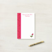 Rote und rosa post-it klebezettel (Auf Schreibtisch)