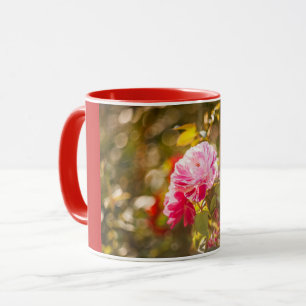 Rote und rosa rosa Blume Tasse