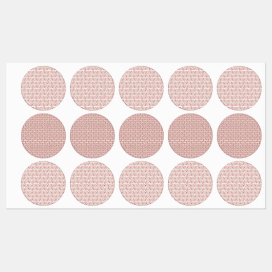 Rote und rosa Textilien auf einem gemusterten Tepp Etiketten (Blatt)