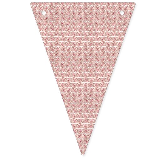 Rote und rosa Textilien auf einem gemusterten Tepp Wimpelkette (Erste Fahne)