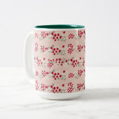 Rote und rosa Weihnachtsberries Zweifarbige Tasse (Vorderseite Links)