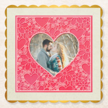 Rote und rosafarbene blumenreiche Herzen Valentins