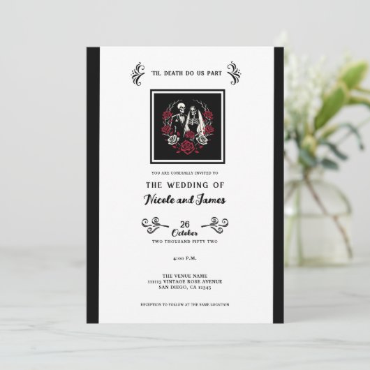 Rote und Schwarz-weiße Rose Skeleton Couple Weddin Einladung (Stehend Vorderseite)