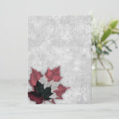 Rote und schwarze Blätter Goth Wedding Einladung (Stehend Vorderseite)