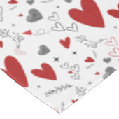 Rote und schwarze Doodle-Herzen Liebe  Tischdecke (Schrägansicht)