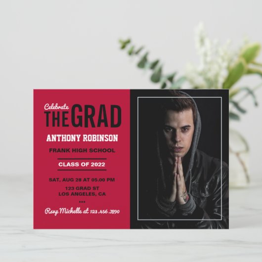 Rote und schwarze Graduierungsparty - Foto Einladung (Stehend Vorderseite)