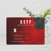 Rote und schwarze Rose Hochzeit RSVP Einladung (Stehend Vorderseite)