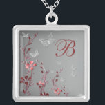 Rote und silberne Mit Monogramm Fußleiste Versilberte Kette<br><div class="desc">Diese blumige rote und silberne Halskette mit Silberschmetterlingen und Monogramm passt zu der unten abgebildeten Hochzeitseinladung und wäre ein schönes Geschenk für Ihre Brautmädchen,  Trauzeugin und Blume. Ändern Sie einfach das "B" zu dem,  was Sie brauchen.</div>