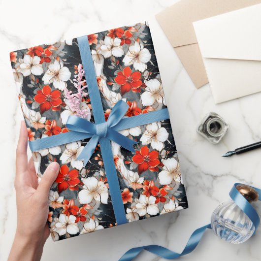 Rote und weiße Blume auf Marmor Geschenkpapier (Schenken)