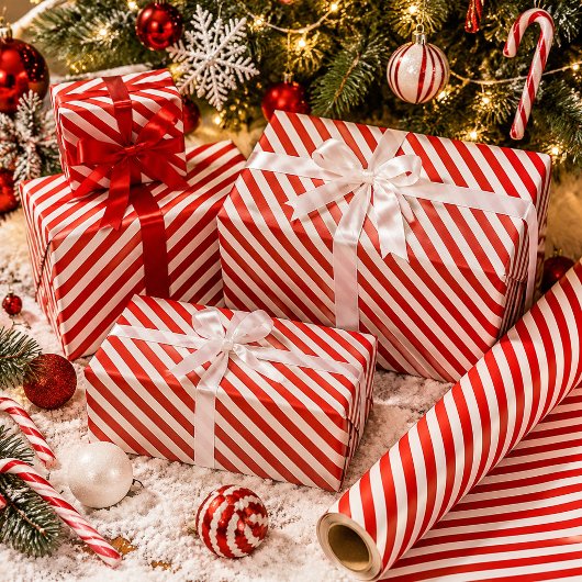 Rote und weiße Candy Stripes Geschenkpapier