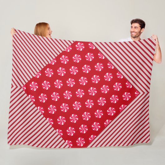 ROTE UND WEISSE CHRISTMAS KANDIEN UND DIAGONALSTRE FLEECEDECKE (Beispiel)