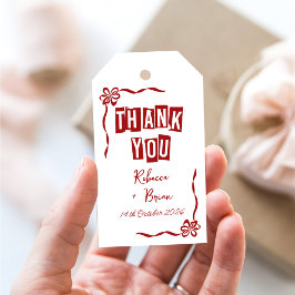 Rote und weiße handgezeichnete Bow-Hochzeitsmarken Geschenkanhänger