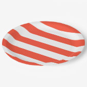 Rote und weiße Liegestühle Streifen Pappteller (Schrägansicht)