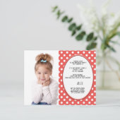 Rote und weiße Polka Dot Birthday Foto Einladung (Stehend Vorderseite)