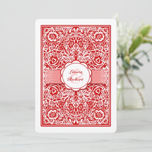 Rote und weiße Spielkarte - Herz-Hochzeit einladen Einladung (Stehend Vorderseite)