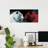 Rote und weiße Tiger stehen einander gegenüber Poster (Heimbüro)