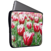 Rote und weiße Tulpen mit Regentropfen Laptopschutzhülle (Vorne Rechts)
