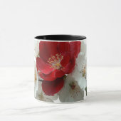 rote und weiße wilde Rosen Tasse (Zentrum)