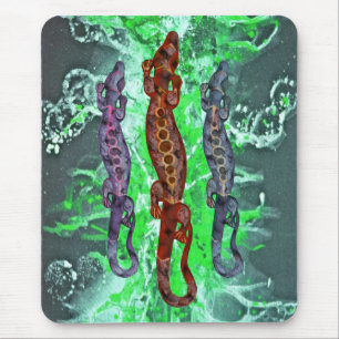 Rote Veilchenblüte   Grüner Spritzer Mousepad