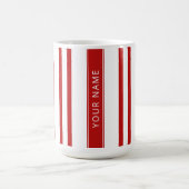 Rote vertikale Streifen mit der Tasse Ihres Namens (Mittel)