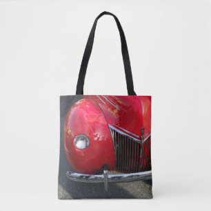 Rote Vintage-Autos aus den 1930er Jahren auf einem Tasche