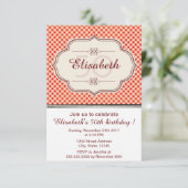 Rote Vintage Gingham-Kalligrafin Geburtstag Einladung (Stehend Vorderseite)