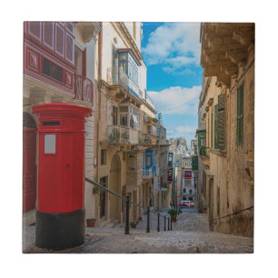 Rote Vintage Postbox in Malta Fliese