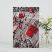 Rote Vorhängeschlösser der Liebe Briefpapier (Stehend Vorderseite)