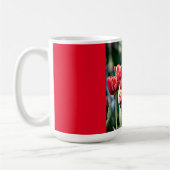 Rote Wecker-Tasse mit roten Tulpen Tasse (Links)