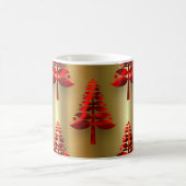 Rote Weihnachtsbaumen auf Gold Verwandlungstasse (Mittel)