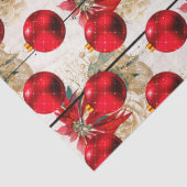 Rote Weihnachtsbaumschmuck auf Holzdekoupage Seidenpapier (Detail)