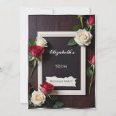 Rote weiße Blume Elegante Moderne Geburt Einladung (Rückseite)