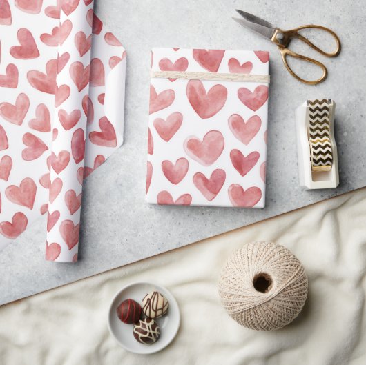 Rote Weiße Herzen Geschenkpapier (Kunsthandwerk)