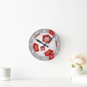 Rote weiße Mannschaftsfarben Farbenfrohe Streifen  Runde Wanduhr (Zuhause)