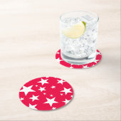 Rote weiße Sterne Elegantes Weihnachtsgeschenk Runder Pappuntersetzer (Vor Ort)