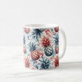 Rote, weiße und blaue Ananas Kaffeetasse (VorderseiteRechts)