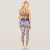 Rote weiße und blaue Blumen Patriotisch 4. Juli Capri Leggings (Rückseite)