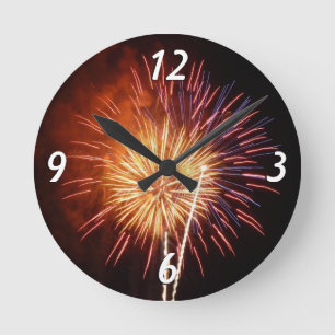 Rote, weiße und blaue Feuerwerke I Patriotic Runde Wanduhr