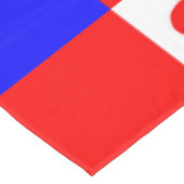 Rote, weiße und blaue Quadrate mit rotem Herzen Tischdecke (Schrägansicht)