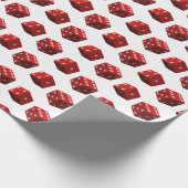 Rote Würfel auf weiß Geschenkpapier (Ecke)