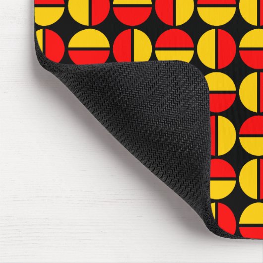 Rotende Kreise - rot und orange auf schwarz Mousepad (Ecke)