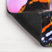 Roter Admiral-Schmetterling auf Blume Mausmatte Mousepad (Ecke)