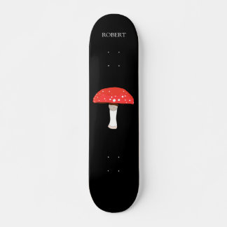 Roter Agaricus-Pilz mit Monogramm Skateboard