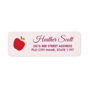 Roter Apfel auf Rosa