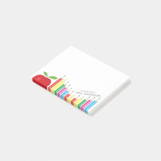 Roter Apple und farbiger Bleistift-Lehrer Post-it Klebezettel (angewinkelt)