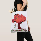Roter Baum mit einer Frau aus Afrika Tasche (Von Nahem)