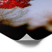 Roter Baum mit Wolken Poster (Ecke)